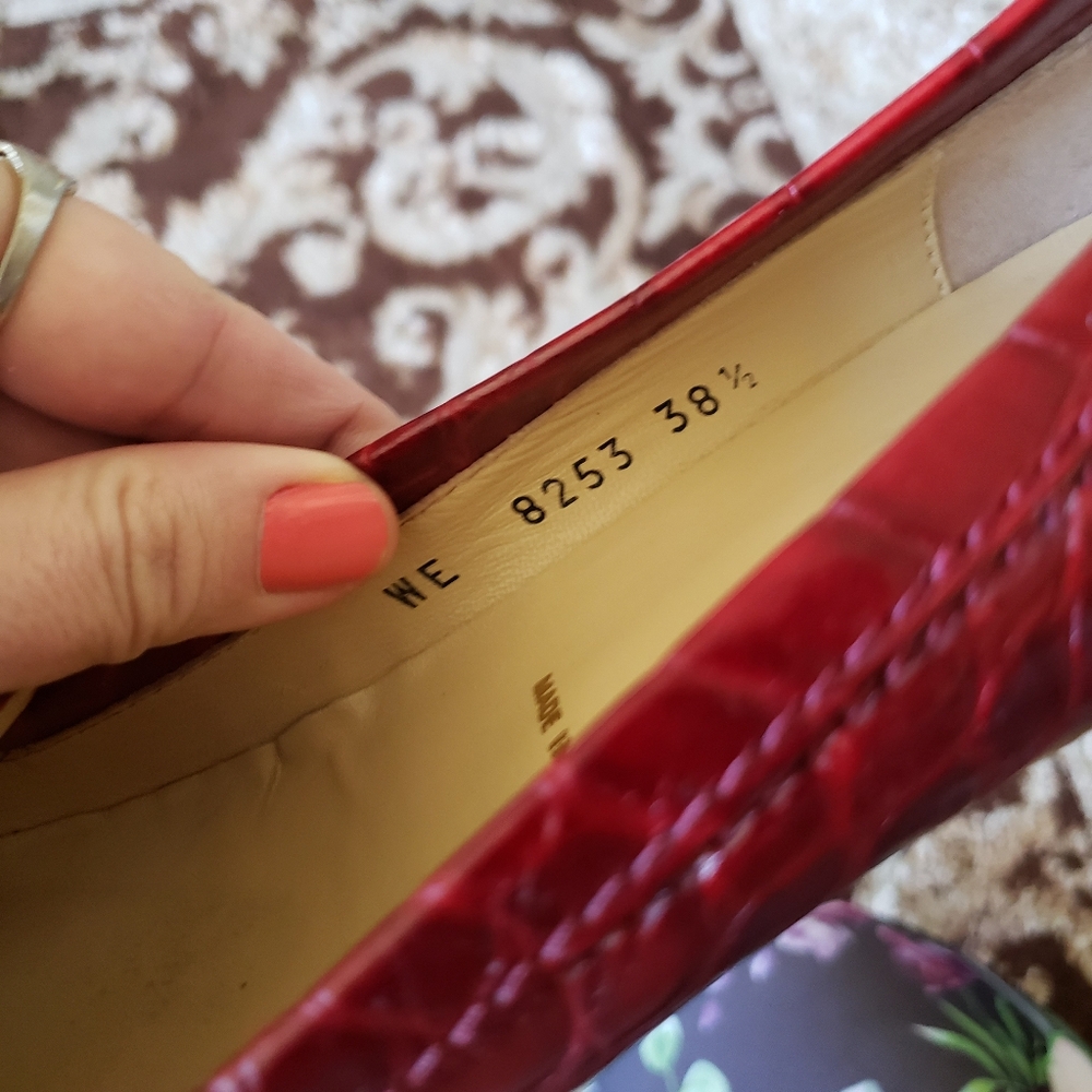 NWOT Brunomagli ruby red crocodile pumps - Picture 15 of 15